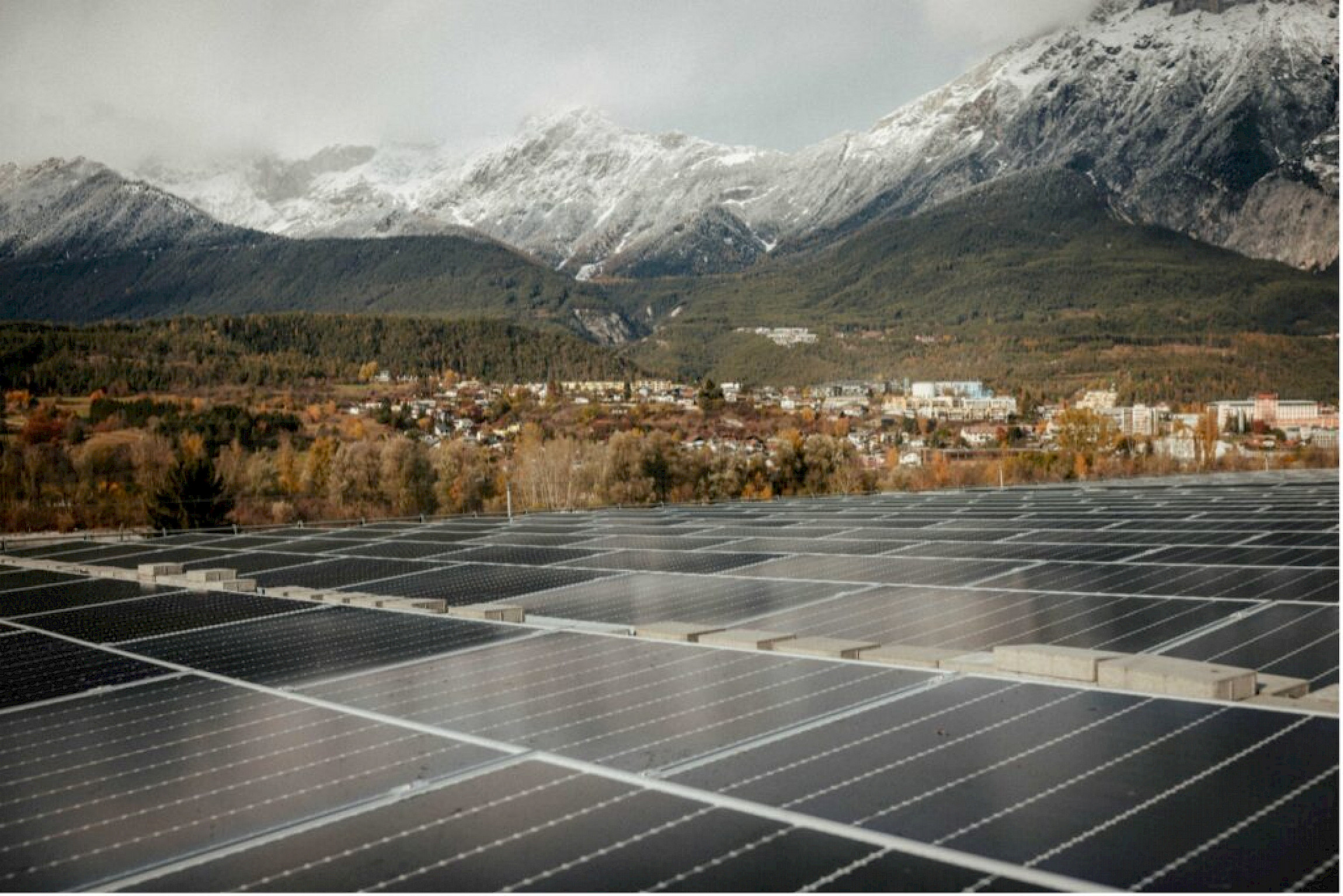 Die Höpperger-Photovoltaikanlage gehört zu den Größten im Tiroler Oberland.