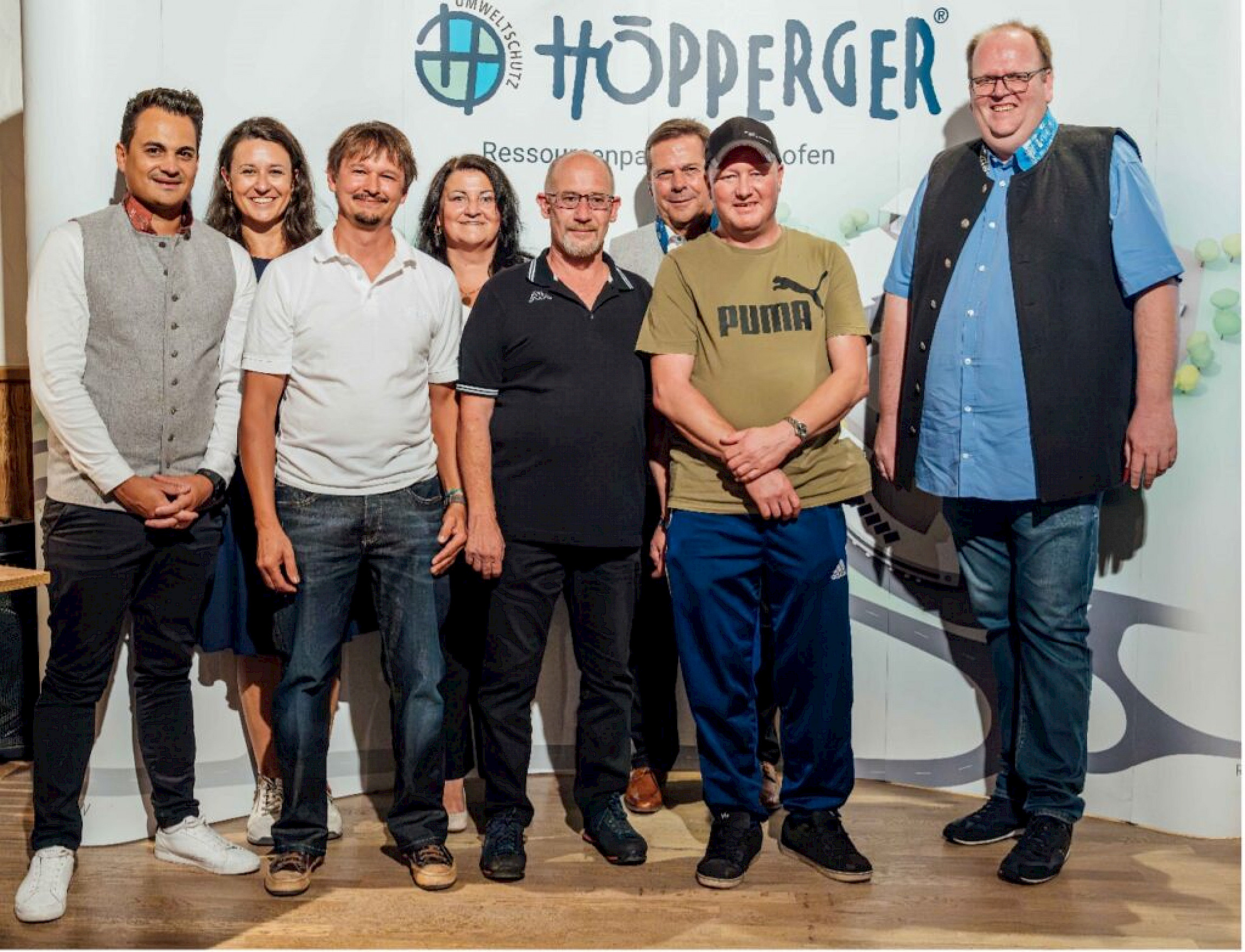 Mehr als 20 Jahre dabei: v.l.n.r. GF Thomas Höpperger, WK-GF Elena Bremberger, Oliver Bauer (24 J.), Silke Valenticz (24 J.), Martin Weinberger (20 J.), GF Harald Höpperger, Christian Zauner (24 J.), GF Stefan Höpperger Bildnachweis: Mathias Brabetz Photography