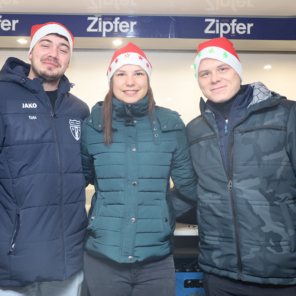 Das Team des SK Rietz sorgte für beste Verpflegung beim Höpperger Nikolausumtrunk.