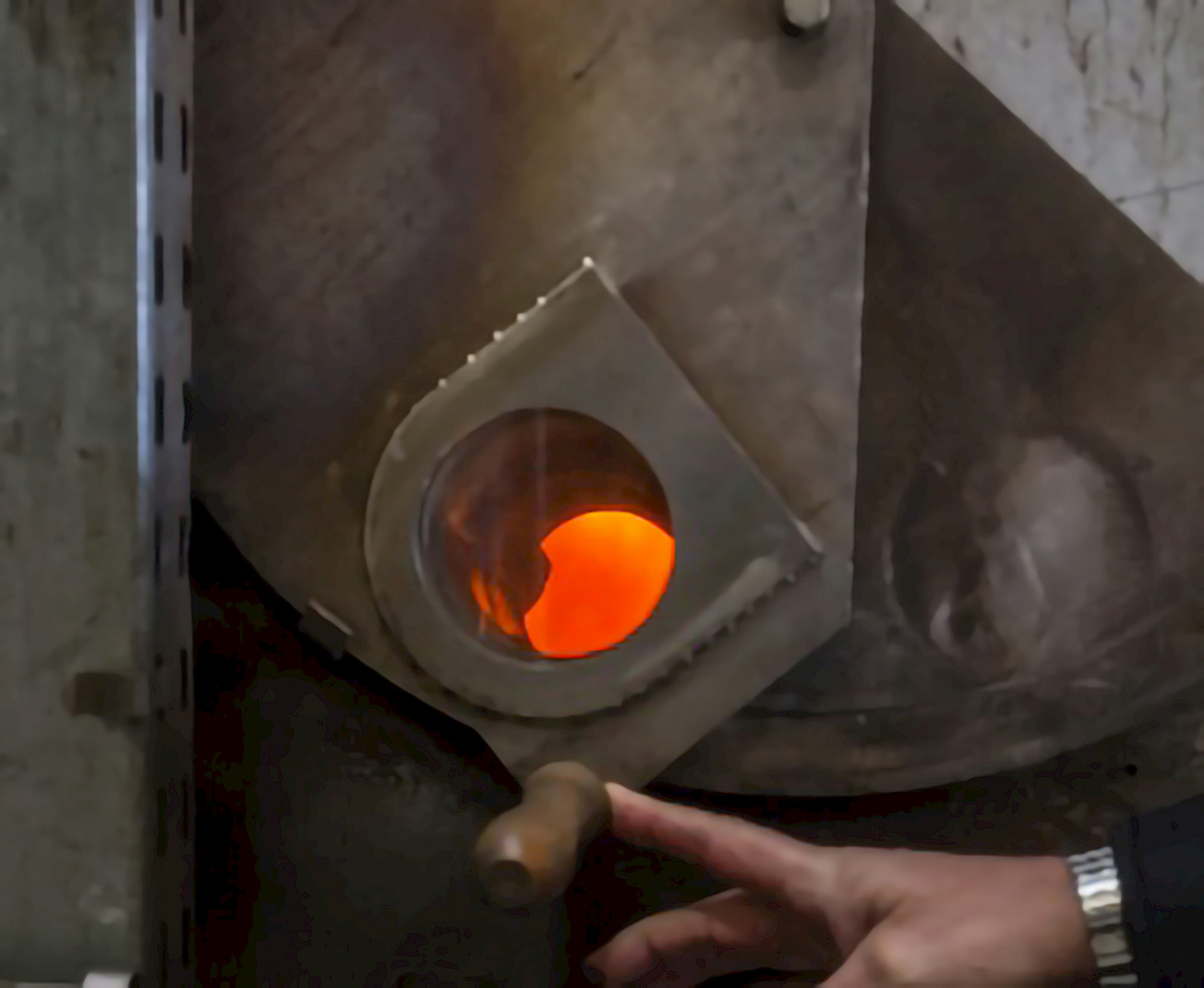 In einem thermischen Verfahren wird aus Klärschlamm Phosphor gewonnen. Foto: Emter